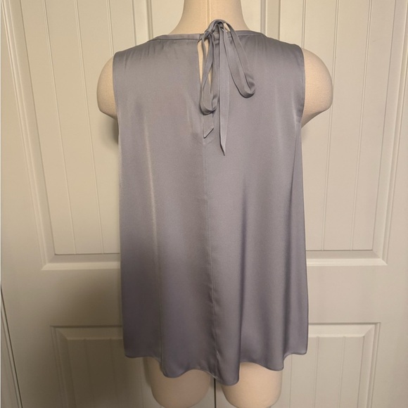 Elegant Lilac Sleeveless Top - Picture 4 of 7